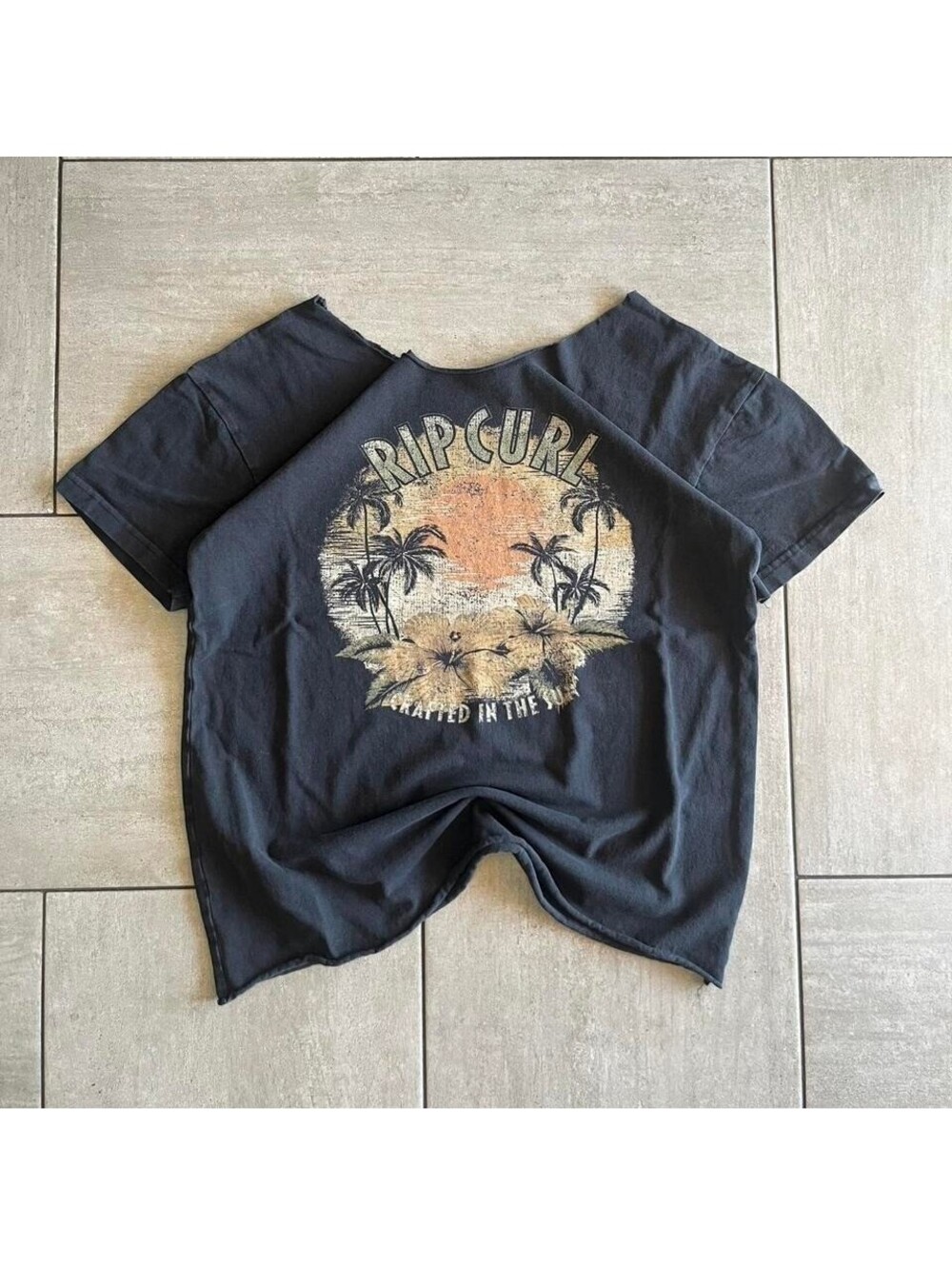 Rip Curl Tee XS Sun Palm Tree Distressed Raw Neck
